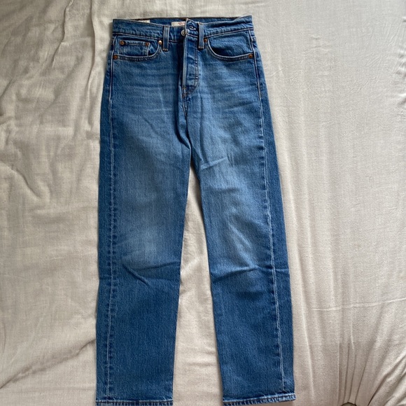 LEVI’S Wedgie Straight Fit Medium Wash - Picture 4 of 11